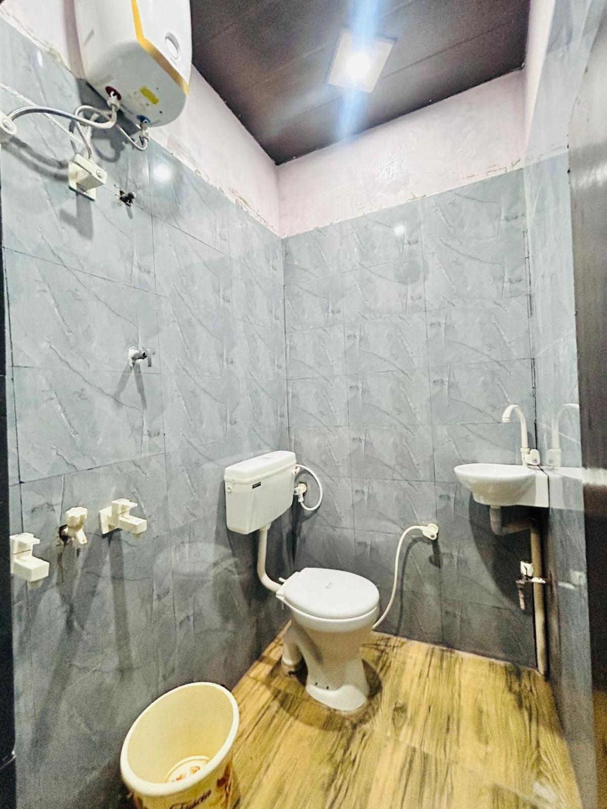 Agrawal Inn Guest House Mathura Exteriör bild