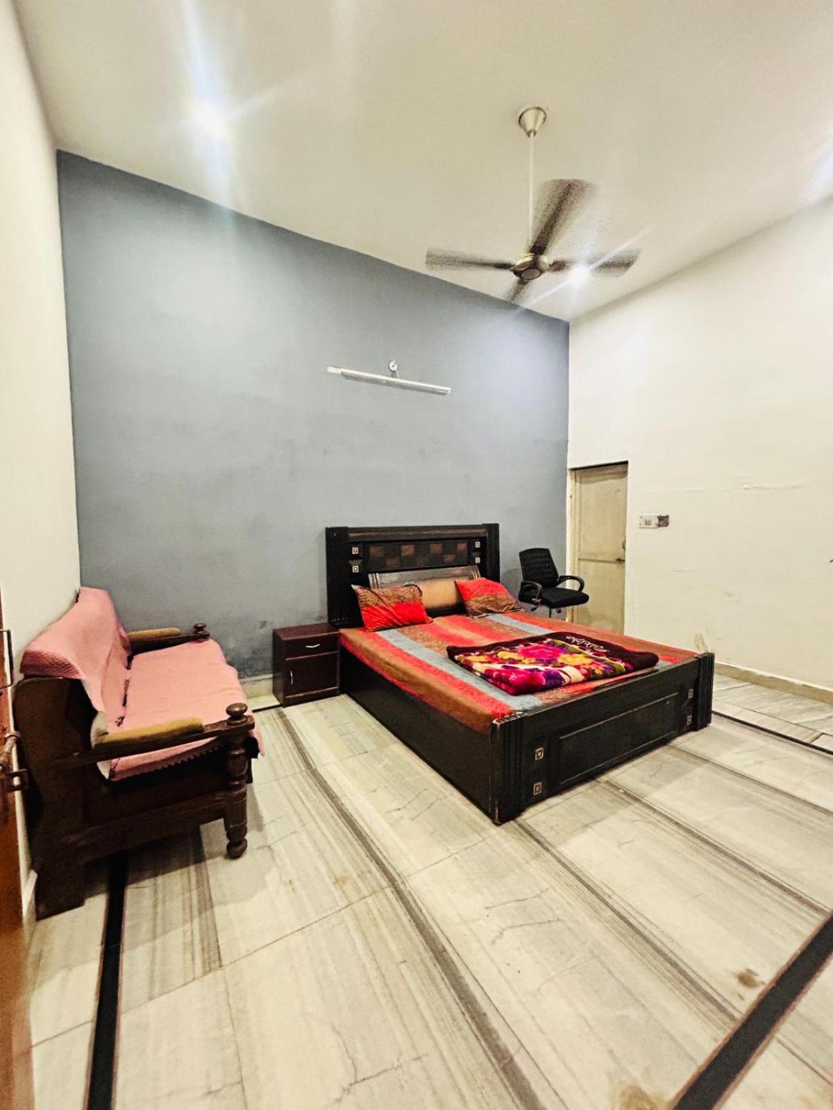 Agrawal Inn Guest House Mathura Exteriör bild