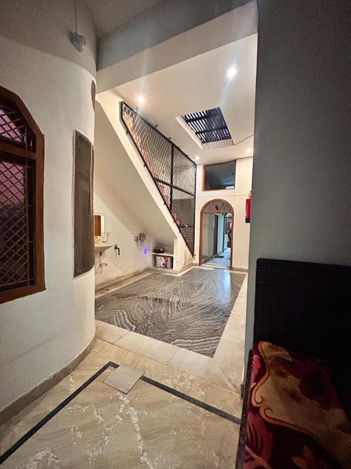 Agrawal Inn Guest House Mathura Exteriör bild