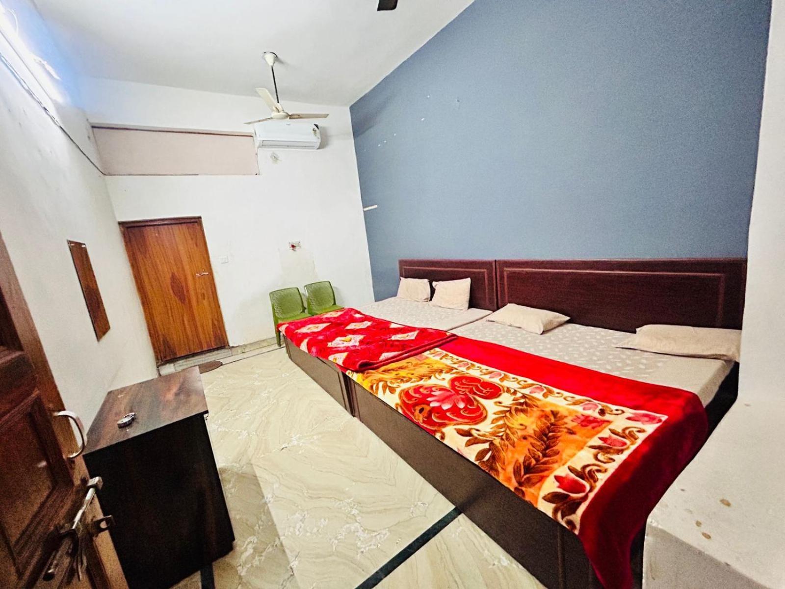 Agrawal Inn Guest House Mathura Exteriör bild