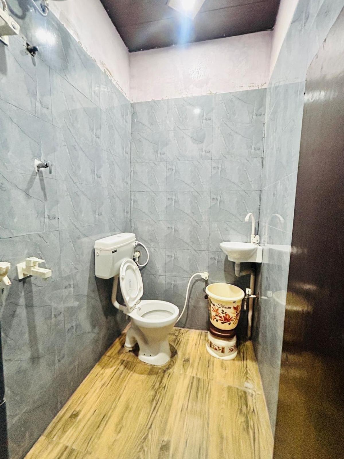 Agrawal Inn Guest House Mathura Exteriör bild